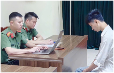 Lời khai của Tóp Tóp cơ Khuê Ơi Dậy Đi tại CQCN: Thừa nhận sai phạm, mặt tỏ ra hối hận, mong nhận được sự tha thứ từ cộng đồng