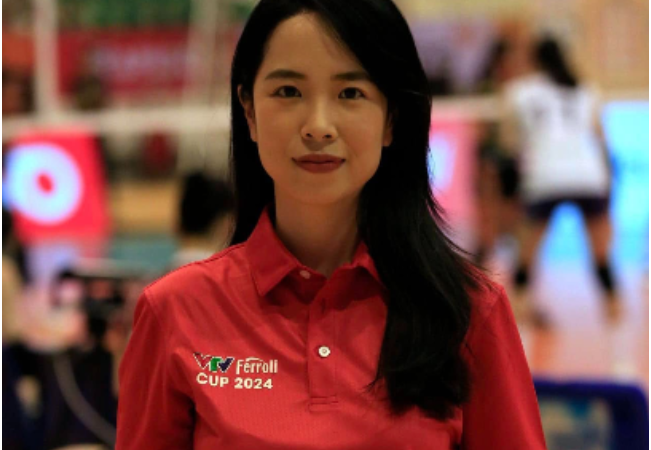 Rõ danh tính nữ MC nhà đài bị réo tên rần rần mấy ngày hôm nay: Mặc áo không phù hợp khi lên sóng chương trình