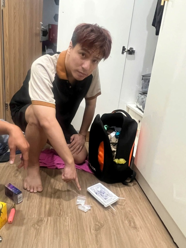 Thái độ của ca sĩ Tăng Nhật Tuệ sau khi bị bắt gây phẫn nộ: Vẫn bình thản khiến nhiều người bức xúc