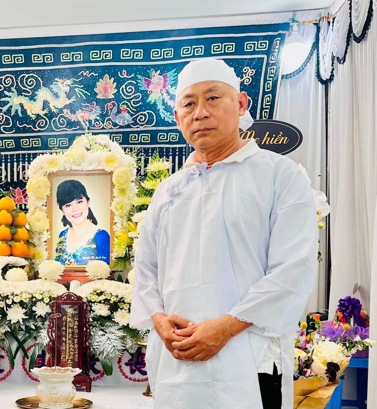 Khoảnh khắc cuối của bà Bạch Vân trong vòng tay NSND Tạ Minh Tâm: Gương mặt vẫn xinh đẹp, bình yên khiến ai cũng xót xa