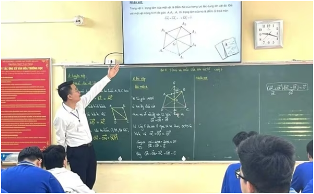Bất ngờ với lý lịch của nam giáo viên THPT Chuyên Tuyên Quang vừa bị bắt giữ: Từng đạt thành tích rất đáng nể
