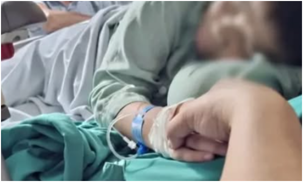 Người mẹ lần đầu lên tiếng nói rõ về vụ bé trai bị nhét bút vào hậu môn: Nghe mà xót xa