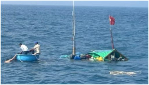 Nghẹn lòng vụ chìm tàu cá ở Quảng Ngãi: 33 ngư dân thoát n:ạ::n, công tác tìm kiếm 3 người m:ất tí:ch vẫn khẩn trương