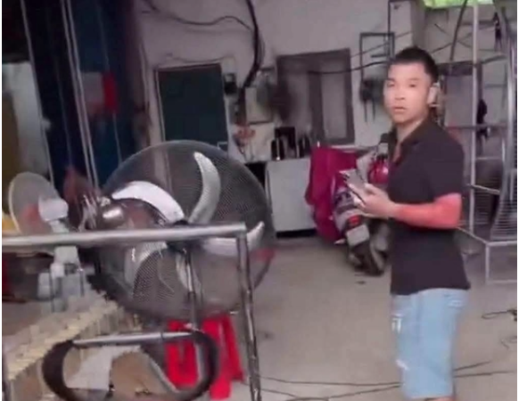 Vụ việc Khánh Sky đến nhà Vua Quạt gây xôn xao: Có liên quan gì tới Huấn Hoa Hồng?