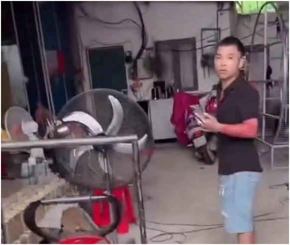 Vụ việc Khánh Sky đến nhà Vua Quạt gây xôn xao: Có liên quan gì tới Huấn Hoa Hồng?
