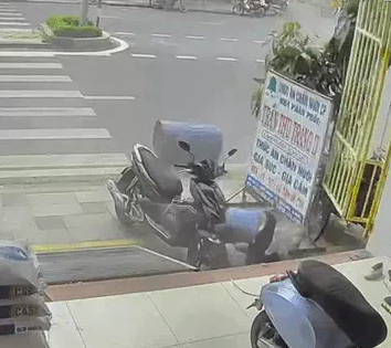 Chủ quan với thùng phuy cũ, người đàn ông lĩnh hậu quả nặng: Clip hiện trường gây ám ảnh