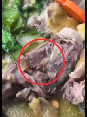 Vụ dòi bò lúc nhúc trong đĩa thịt gà tiệc tân gia ở Đắk Lắk: Người đăng clip lên tiếng, phía nhà ăn thừa nhận sai sót