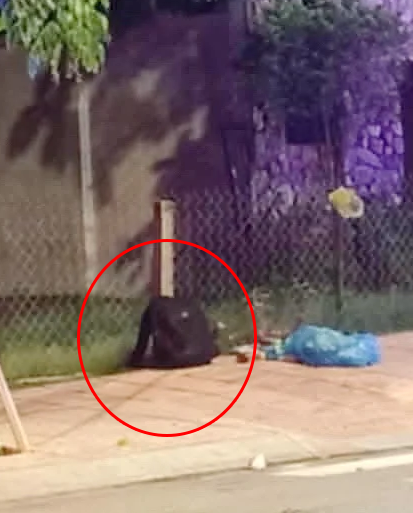 Bàng hoàng phát hiện thi thể bé gái vài tháng tuổi trong túi xách ven đường: Người thu gom rác chưa hết ám ảnh