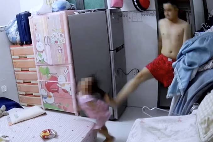 Tình trạng sức khỏe hiện tại của bé gái 3 tuổi bị người tình của mẹ bạo hành: Nghe mà không khỏi xót xa