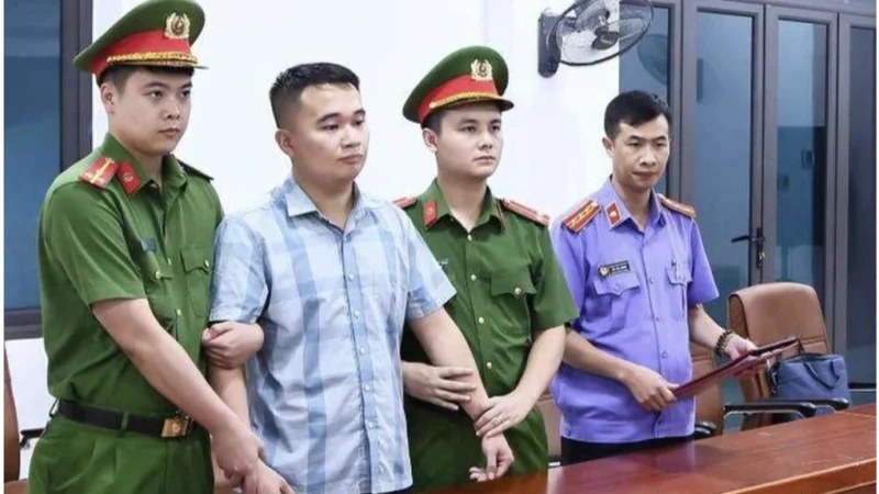 Giáo viên Trường THPT Chuyên Tuyên Quang bị bắt khẩn cấp: Từng là gương mặt nổi bật với nhiều thành tích, nay khiến nhiều người tiếc nuối