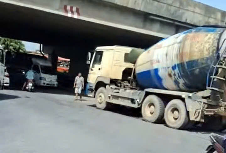 Vụ tài xế xe bồn cán chết nữ sinh: Khoảnh khắc con gái bị cáo xin thêm 30 phút để vay tiền nóng cứu bố gây chú ý tại phiên tòa