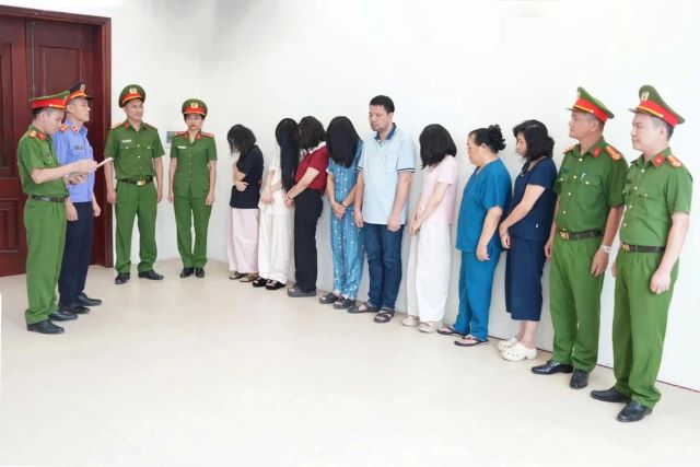 Diễn biến mới vụ phòng khám “bơm sữa đậu nành”: Xuất hiện khả năng thay đổi tội danh