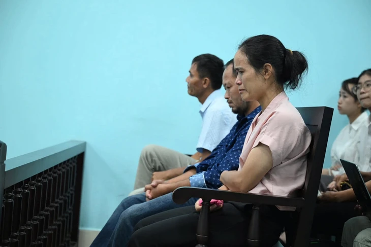 Mẹ nữ sinh tử vong trong vụ xe bồn bật khóc tại tòa: “Tôi chỉ cần con còn sống, không đền bù gì cũng được”