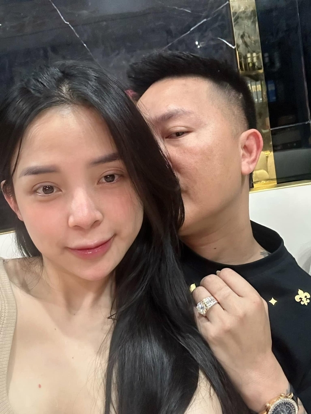 Sau khi vợ chồng Huấn Hoa Hồng bị bắt, tài khoản của Ngọc Linh bất ngờ hoạt động trở lại: Chuyện gì xảy ra?