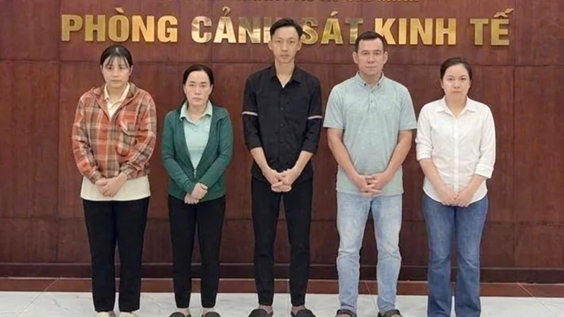 Chủ “Shop Mỹ Phẩm Cô Nương” bị bắt: Nguyên liệu Chợ Lớn hóa thành 10.000 hũ kem “Made in Mỹ, Thái” khiến ai cũng rùng mình