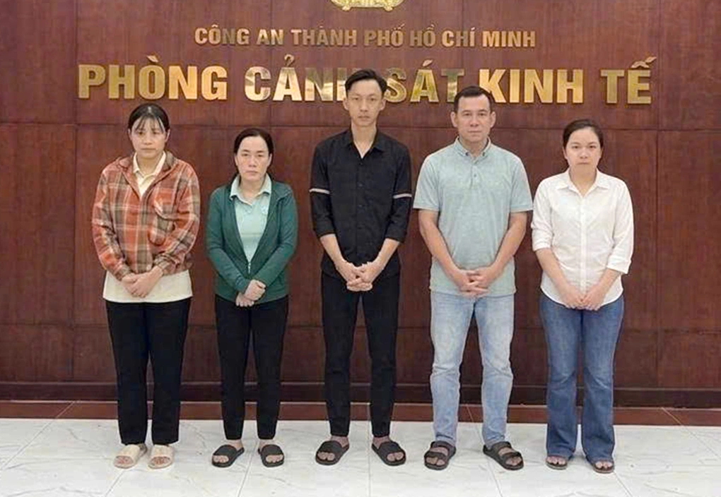 Chủ “Shop Mỹ Phẩm Cô Nương” bị bắt: Nguyên liệu Chợ Lớn hóa thành 10.000 hũ kem “Made in Mỹ, Thái” khiến ai cũng rùng mình