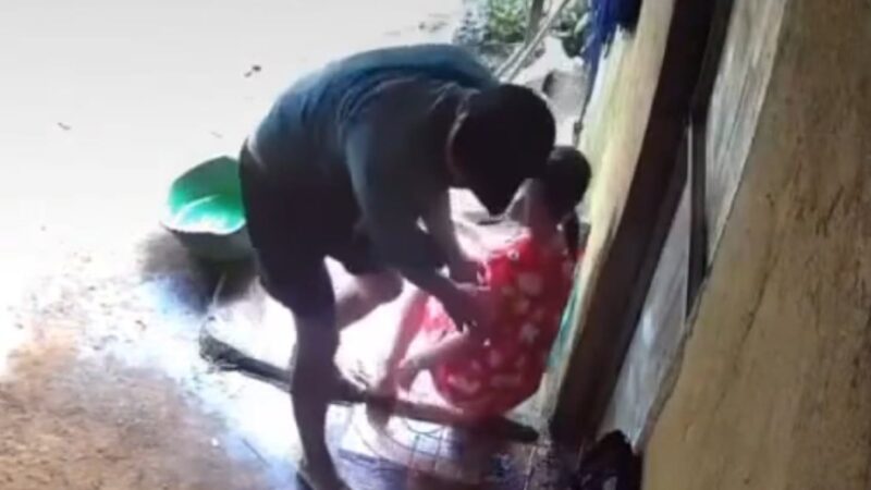 Bé gái bị người lạ bế khỏi nhà ở Đắk Lắk: Công an tung nhận dạng đối tượng, ai biết báo ngay