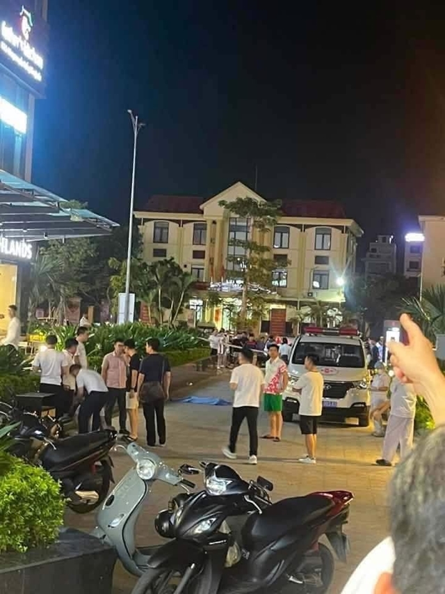 Hải Phòng: Bé trai 7 tuổi rơi từ tầng 15 chung cư xuống đất, người mẹ ngất lịm khi biết tin dữ
