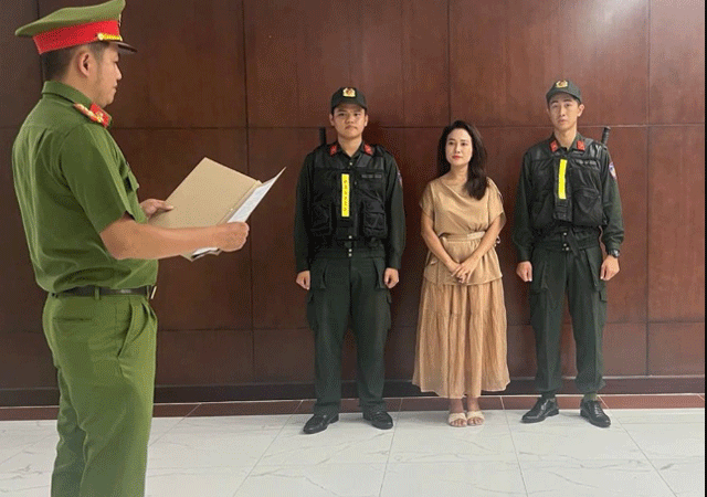 Một nữ ca sĩ vừa bị Công an TP.HCM khởi tố, hé lộ đường dây thu lợi bất chính số tiền lớn: Danh tính gây sốc!