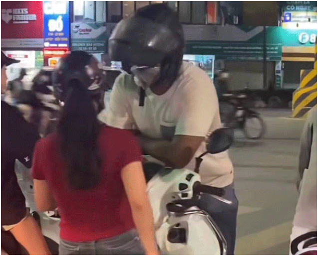 CA vào cuộc vụ người đàn ông ngoại quốc nhiều lần chặn xe: Tiệp cận phụ nữ trên đường, quá bức xúc