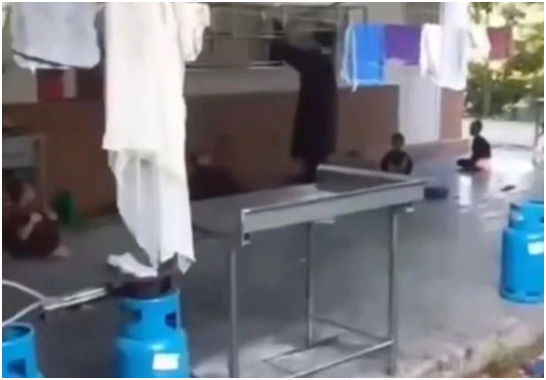 Đã rõ lai lịch của người đàn ông mặc áo nâu đánh cháu bé ở chùa Bầu, Phú Thọ: Không ngờ luôn
