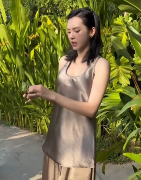 Làm dâu miền Tây, không nhận sính lễ nhưng sống trong biệt phủ: Mỹ nhân này kiếm gần trăm triệu mỗi ngày bằng cách nào?
