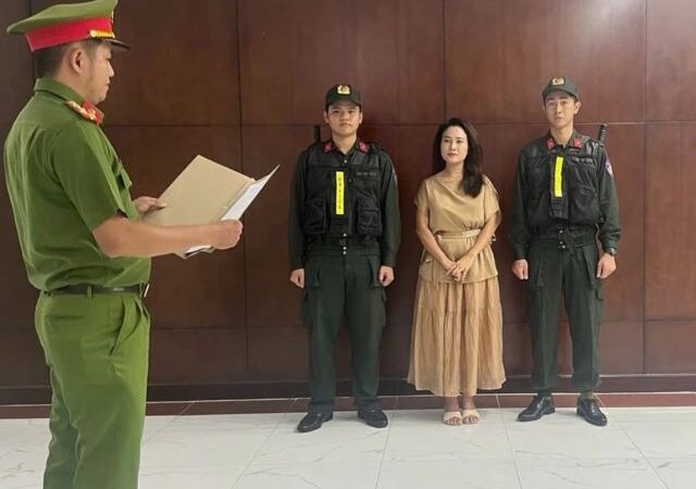 Nữ ca sĩ bolero vừa bị khởi tố ở TP.HCM là ai? Thân thế gây chú ý