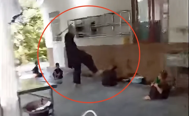 Nóng: Khởi tố, bắt tạm giam gã đàn ông đánh chú tiểu tại chùa Bầu, chuyến này xong rồi