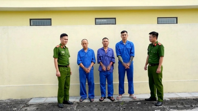 Nóng: Khánh Sky, Vua Quạt và Hồ Văn Khoa bị khởi tố, hình ảnh mới nhất tại cơ quan điều tra gây chú ý