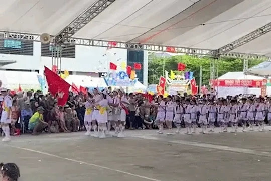 Vụ thi nghi thức Đội kiểu “cà thọt” gây tranh cãi: Bí thư Đoàn xã khẳng định clip đã bị cắt ghép?