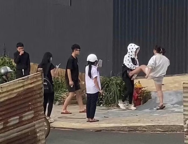 Nữ sinh lớp 7 bị “đàn chị” đánh rồi quay clip đăng mạng: Công an chính thức vào cuộc, đã rõ nguyên nhân