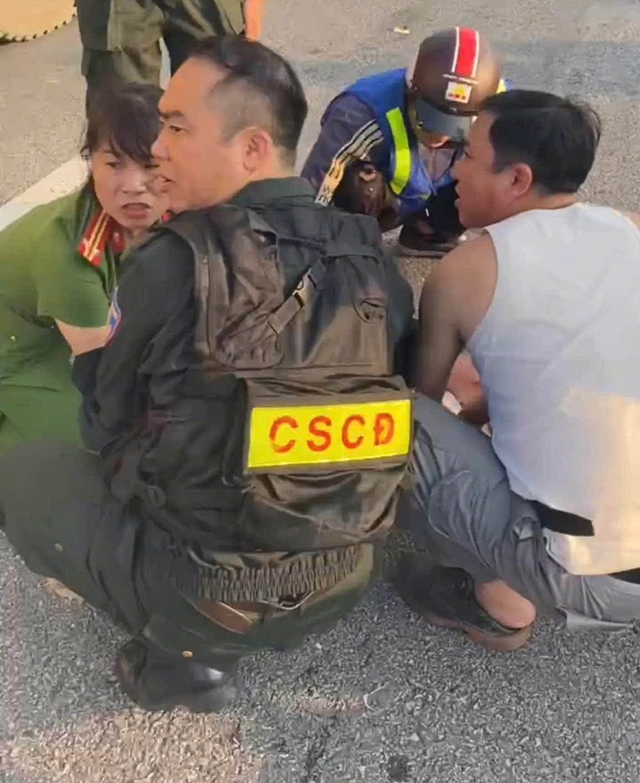 Thanh Hóa: Cảnh sát cơ động kịp thời cứu sống bé trai 4 tuổi gặp tai nạn giao thông nguy kịch trên Quốc lộ 1A