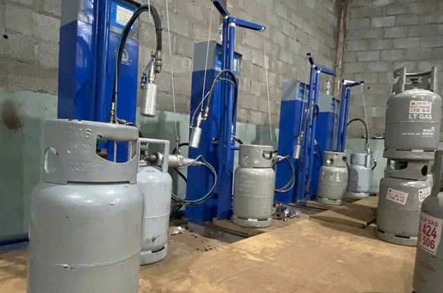 TP.HCM: Triệt phá đường dây sản xuất, buôn bán hơn 42.000 bình gas giả trị giá 18,6 tỷ đồng, khởi tố 10 bị can