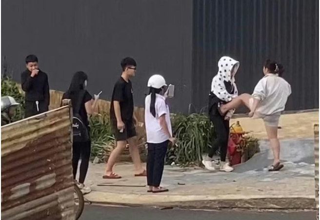 Rồi xong, nữ sinh bị đàn chị đánh rồi quay cờ nhíp: CA vào cuộc làm rõ