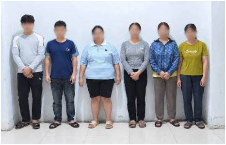 Hai ông bà thông gia bị khởi t:ố vì con gái nói dối mang thai: Chuyến này mệt thật rồi đây