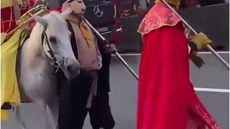 4 người hóa trang thành “thầy trò Đường Tăng”, cởi ngựa trên đường bị CA mời lên làm việc: Thôi xong thật rồi