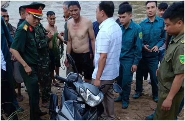 Chuyện gì thế này, thanh niên sinh năm 2003 mất tích ở Sông Mã: Mới chỉ vớt được chiếc xe máy, mong có phép màu xảy ra
