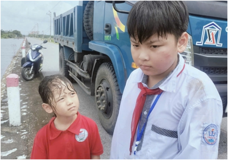 Nam sinh lớp 11 lao xuống cứu 2 em nhỏ ở Ninh Bình: Có 1 điều khiến rất nhiều người xúc động