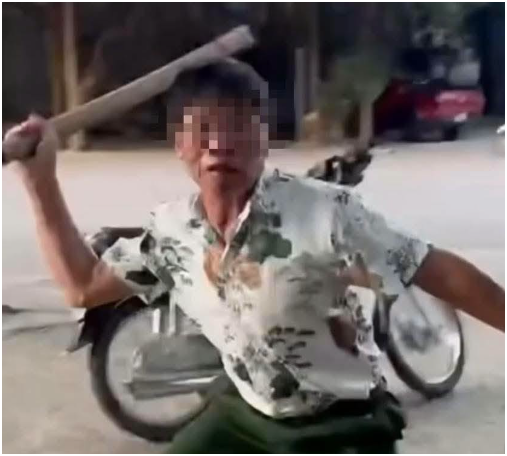 Đang rần rần cờ nhíp một người đàn ông và 1 nam thanh niên lời qua tiếng lại với nhau ở nhà hàng Ninh Bình: Công an vào cuộc luôn rồi, thôi xong